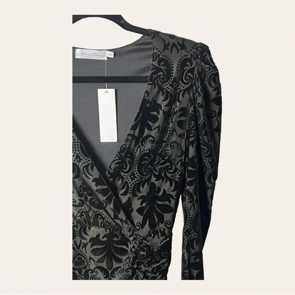 0492W. All IN FAVOR MINI VELVET DRESS BLACK IN COLOR LONG SLEEVE RUCHING SIZE SM - Picture 6 of 13